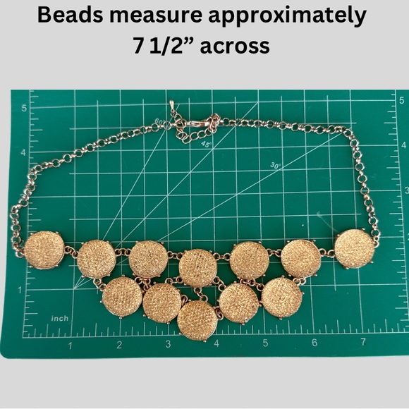 Gold tone unmarked statement necklace - Picture 11 of 15